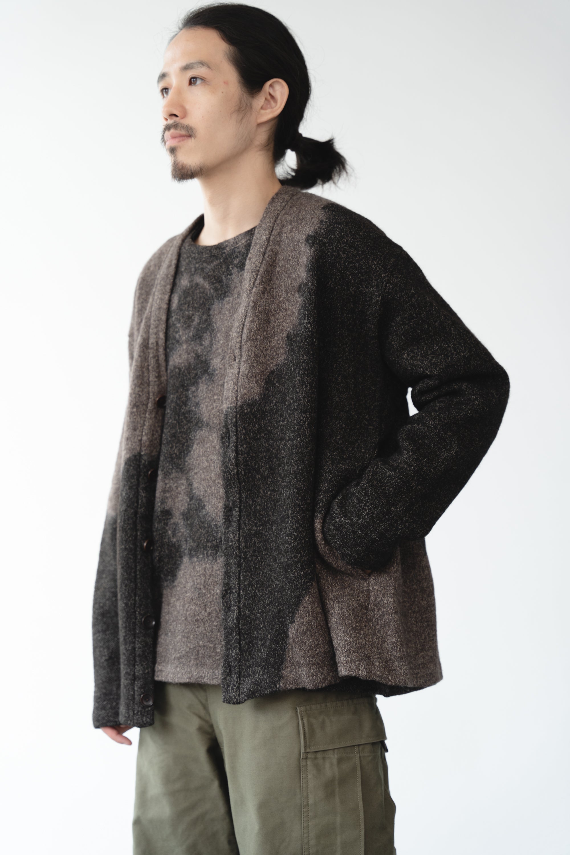 2064WC-306 _ Wool Cotton Jersey Front Button Cardigan | suzusan 